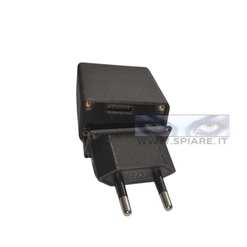 microspia audio nascosta in modo invisibile all'interno di un caricabatteria USB (aperta)