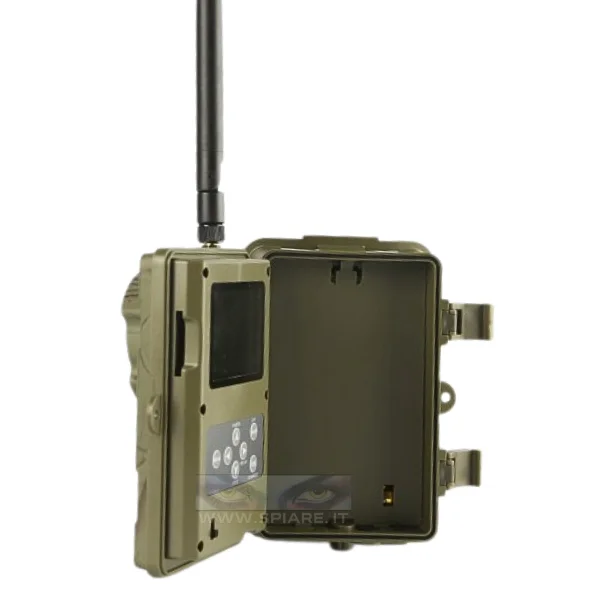 Fototrappola 3G professionale aperta: dettaglio del monitor LCD interno e della tastiera di programmazione per configurare il dispositivo senza l'uso del PC.