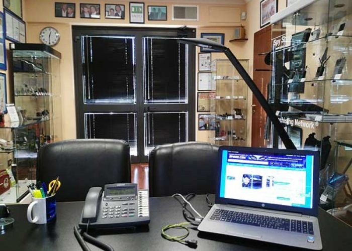 spy-shop-spiare-interno-negozio-microspie spy-shop-spiare-interno-negozio-microspie